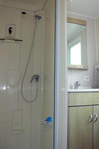 a bathroom with a shower and a sink at Mobilhome Fun and Sun - 4-6 personnes-2 Chambres in Sigean
