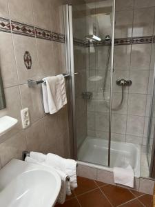 Łazienka w obiekcie Hotel Garni Gafluna