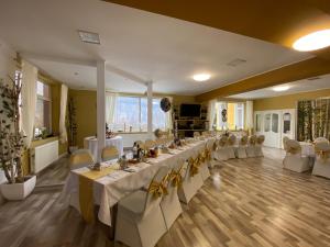 Εστιατόριο ή άλλο μέρος για φαγητό στο Pensiunea La Mesteceni -Zur Birke, Poiana Marului-Caras Severin