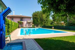 Bazén v ubytování Moretto 10 - con piscina e WiFi nebo v jeho okolí