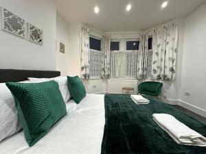 Ein Bett oder Betten in einem Zimmer der Unterkunft Ana’s Place in Harrow on the Hill