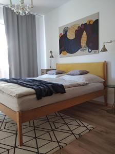 Postel nebo postele na pokoji v ubytování Cosy design apartment in the city centre