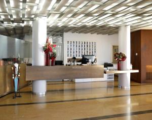 a lobby with a reception desk in a building at Hotel MasMonzon in Monzón