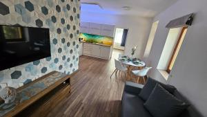 Μια τηλεόραση ή/και κέντρο ψυχαγωγίας στο Menta Holiday Home +5 φωτογραφίες