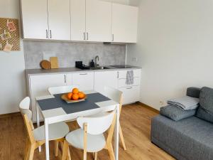 a kitchen and a table with a bowl of oranges on it at Apartament Foka - Rowy in Rowy