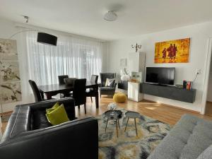 a living room with a couch and a table at Cosy Home auf Zeit in Nuremberg