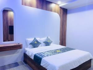 a bedroom with a large bed and a mirror at T&T Luxury Hotel in Quy Nhon