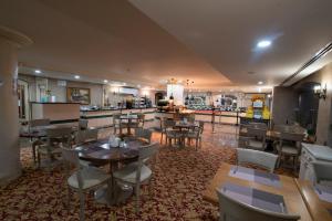 מסעדה או מקום אחר לאכול בו ב-Hotel Bulvar Palas