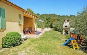 Κήπος έξω από το Beautiful Home In Varages With Wifi