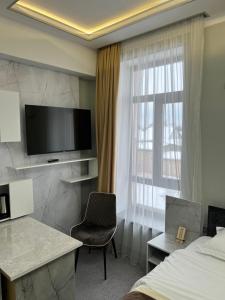 Televizorius ir (arba) pramogų centras apgyvendinimo įstaigoje Mongu Hotel