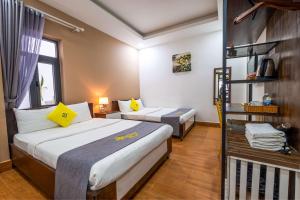 Postel nebo postele na pokoji v ubytování Richy Dalat Hotel