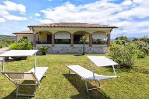 Vonkajšia záhrada v ubytovaní Alghero Villa Mistral per 7 persone Terrazza BBQ AC WiFi