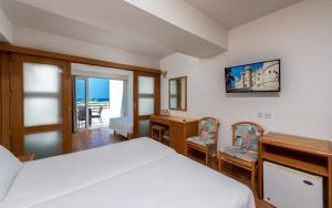 Postel nebo postele na pokoji v ubytování Sirene Beach Hotel