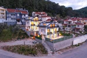 an aerial view of a house in a city at Villa Simge 3+1 Ölüdeniz in Fethiye