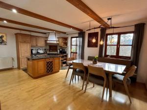 Kuchyň nebo kuchyňský kout v ubytování Habicht Ferienhaus