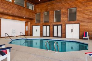 a large swimming pool in a building at Ramada by Wyndham Richland Center in Richland Center