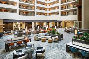 an image of the lobby of a hotel at Hilton Charlotte Airport Hotel in Charlotte