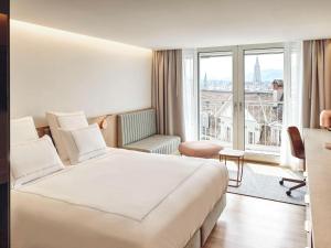 Swissôtel Kursaal Bern房間的床
