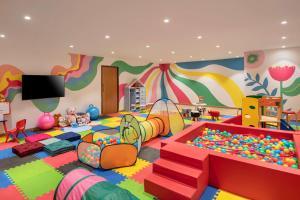 a childs room with a play room with a play room at Hyatt Place Goa Candolim in Candolim