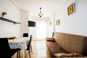 A seating area at ALEGRIA ID103