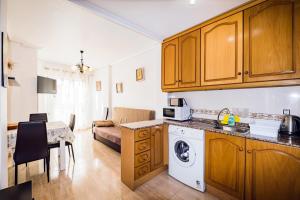 A kitchen or kitchenette at ALEGRIA ID103