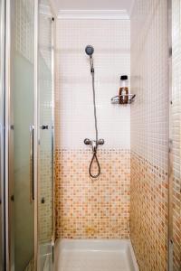 A bathroom at ALEGRIA ID103