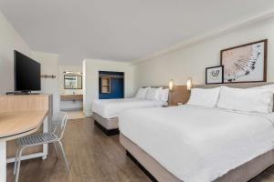 Spark by Hilton Hilton Head Island客房内的一张或多张床位