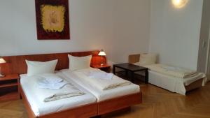 Postel nebo postele na pokoji v ubytování Hotel Pension Kima