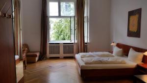Postel nebo postele na pokoji v ubytování Hotel Pension Kima