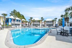 Swimmingpoolen hos eller tæt på Four Fish Bungalow 155