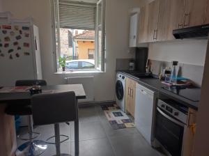 Kuchyň nebo kuchyňský kout v ubytování Chez Dori Chambre privée