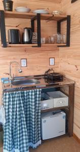 a kitchen with a sink and a counter top at LA CABAÑA DEL CAMPO in Ushuaia