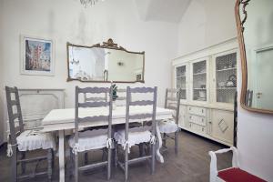 a dining room with a table with chairs and a mirror at A ca' de Lisetta in Albenga +49 photos