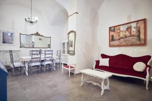 a living room with a red couch and a table at A ca' de Lisetta in Albenga