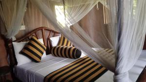 Letto o letti in una camera di Sigiriya Rock Gate Tree House