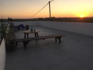 Východ nebo západ slunce při pohledu z bed and breakfast nebo okolí