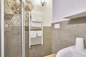 a bathroom with a shower and a toilet at A ca' de Lisetta in Albenga
