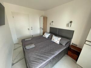 Posteľ alebo postele v izbe v ubytovaní Luxury Apartments in Balatonalmádi, Almádi Lux Apartman II - Crystal White
