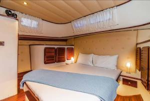 เตียงในห้องที่ Σκάφος - Νέα Μηχανιώνα, Ελλάδα