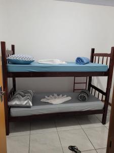 เตียงสองชั้นในห้องที่ Recanto do Sonho