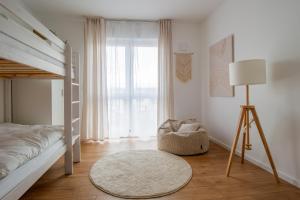 a bedroom with a bunk bed and a lamp at Penthouse-Ferienwohnung Wolfsburg in Wolfsburg