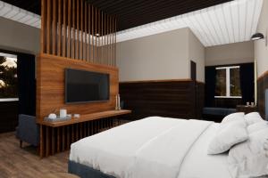 Een bed of bedden in een kamer bij HOTEL GRAND ORCHID