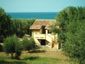 a small house with a view of the ocean at Agriturismo Torre Rinusa in Pietrapaola