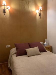 a bedroom with a bed with two pillows on it at Pura Vida Home corredera in Córdoba