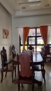 a dining room with a table and chairs and a window at Ricardo Valley Inn in Coron