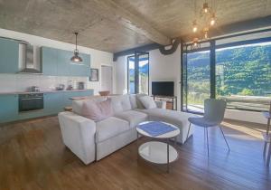 a living room with a white couch and a kitchen at Vacation home Khatosi in Oni