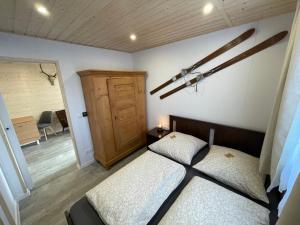 Tempat tidur dalam kamar di TinyHaus #3 Hülben - Ortsrand - kostenlose Parkplätze