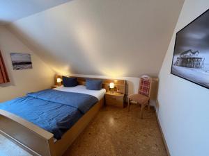 Postel nebo postele na pokoji v ubytování 3 Zimmer Ferienwohnung Sonnenstrahl im 1 OG mit Sonnenbalkon NR5