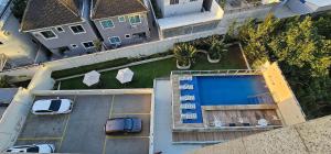 an overhead view of a pool in a yard with parked cars at Option Full Service Residence in Rio de Janeiro