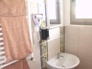 a bathroom with a sink and a hair dryer at Appartement meublé centre ville de Tunis in Tunis